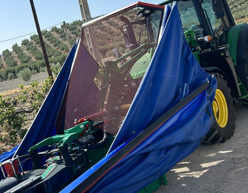 Tractor Viveros de olivos Roviplanta